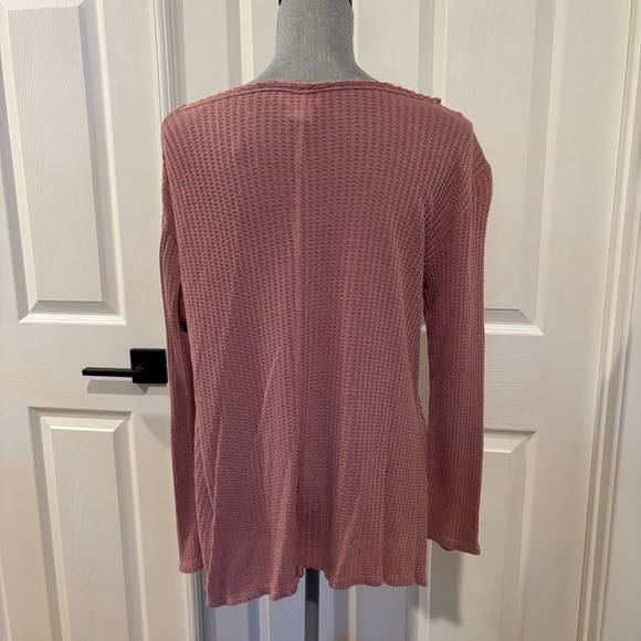 enough about me Women’s Long Sleeve Lightweight Top Size Medium - Picture 4 of 5